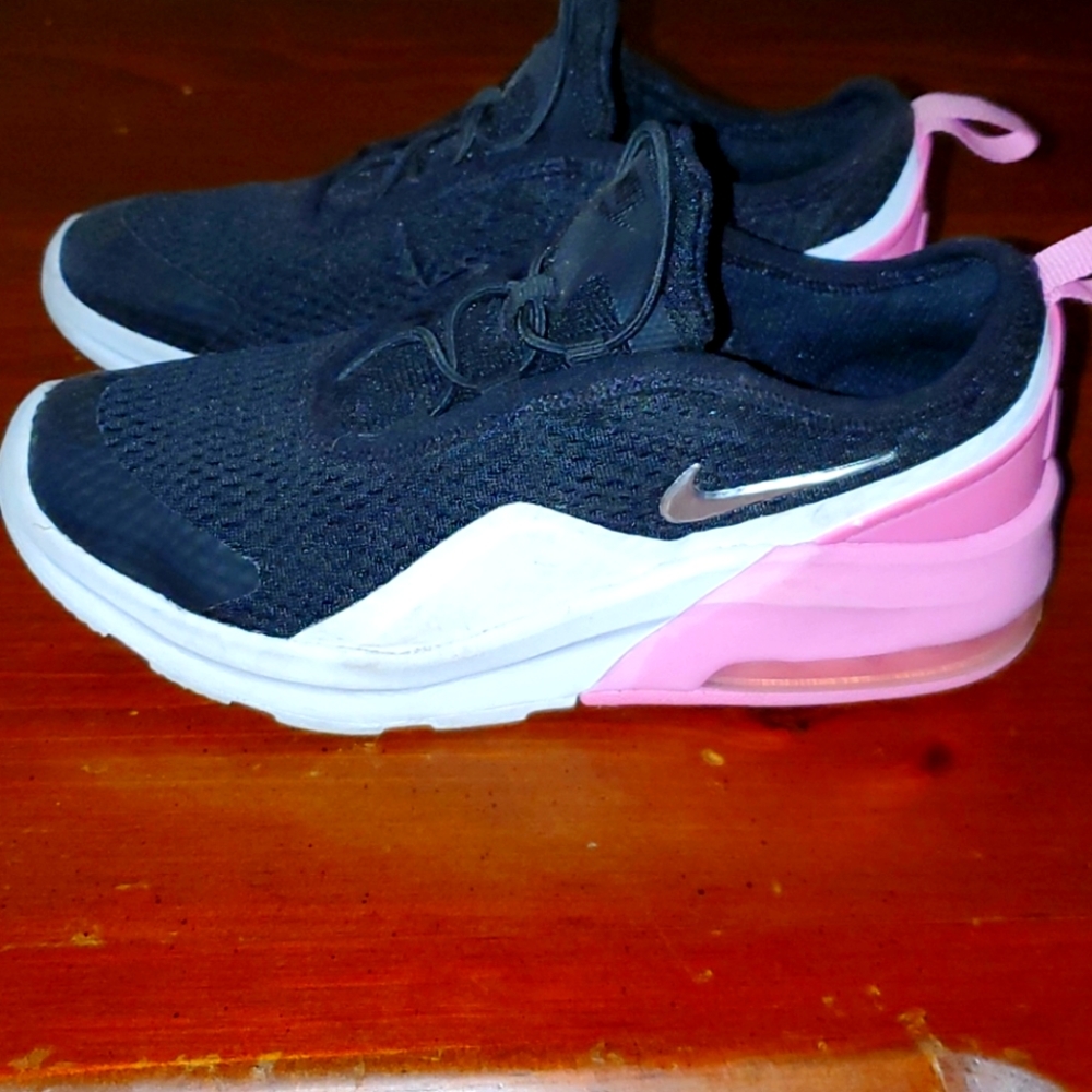 Girl Nike Air